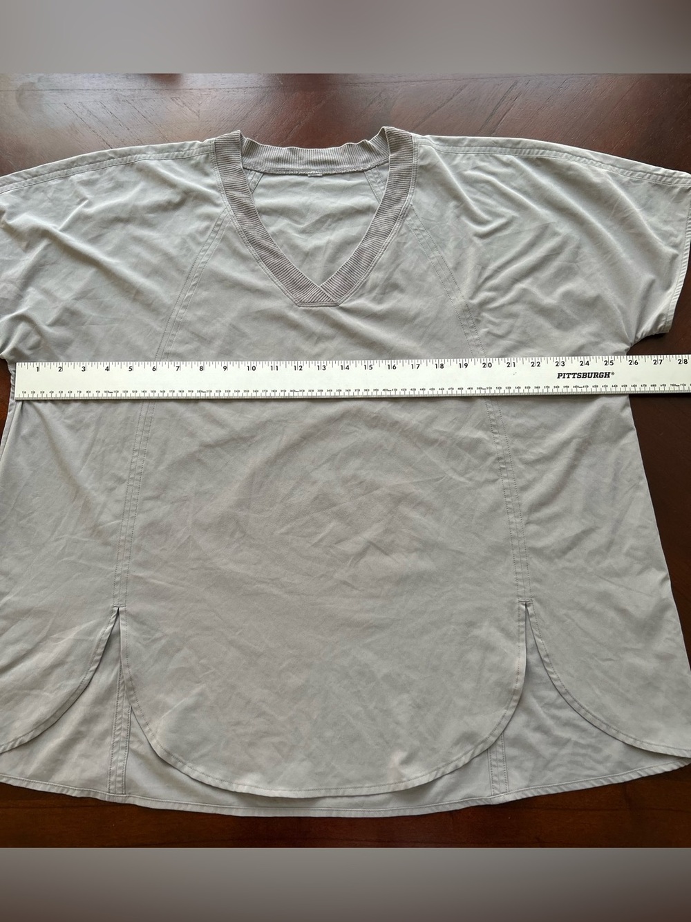 Athleta Light Gray V-Neck Short Sleeve Tee size 1X - Picture 3 of 5